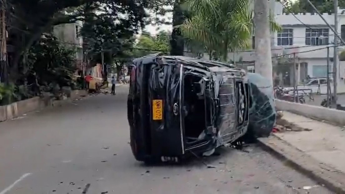 VIDEO: Atentado provoca un grave accidente de 5 vehículos en Colombia