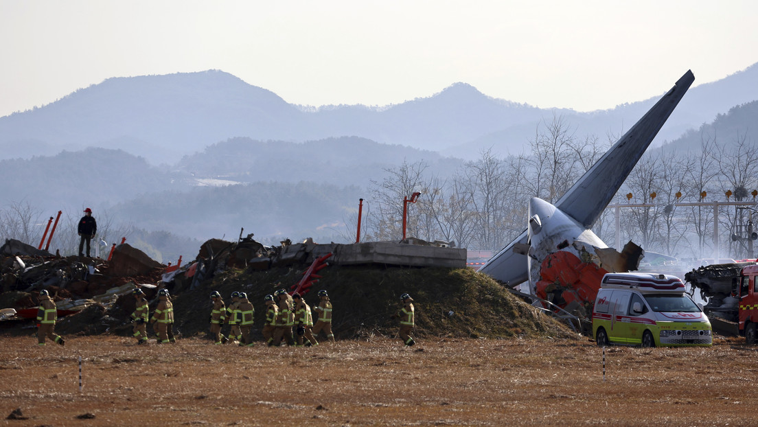 Se presumen muertos todos los ocupantes del avión siniestrado en Corea del Sur, salvo 2 rescatados