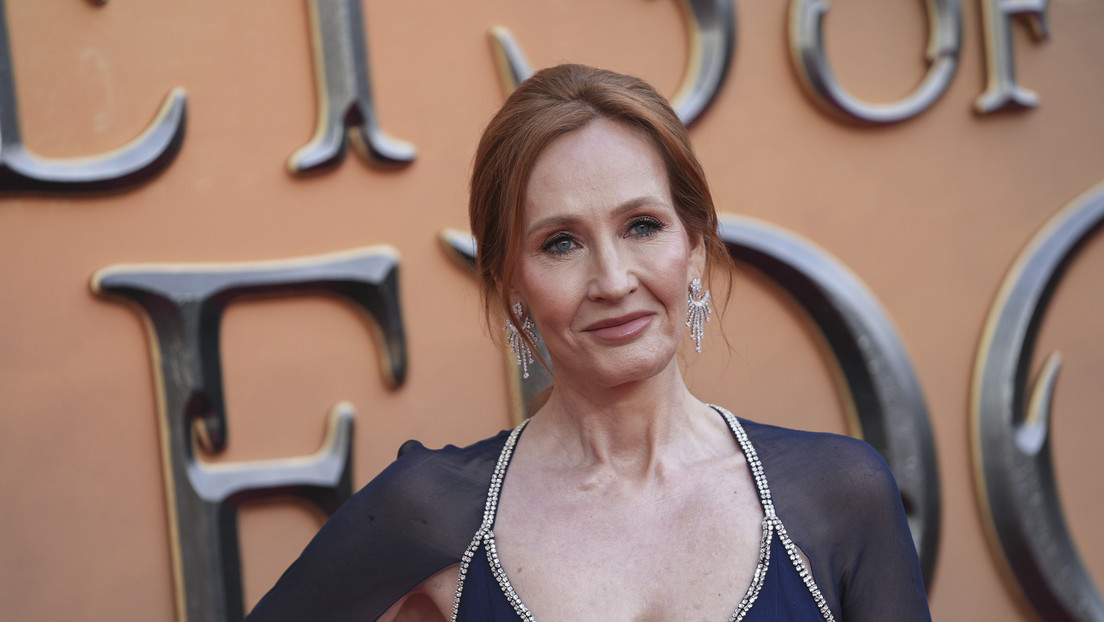 J. K. Rowling explica por qué no existen niños transexuales