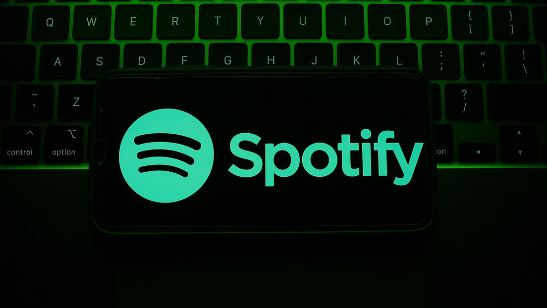 Hallan contenido pornográfico en Spotify