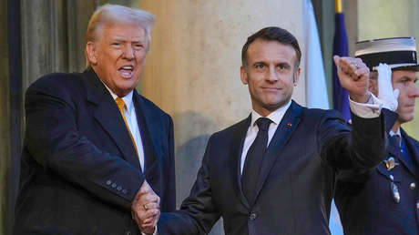 Trump llega al Palacio del Elíseo y saluda a Macron