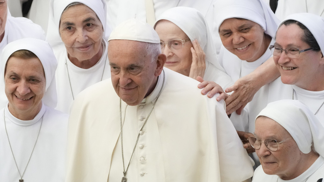 El papa Francisco critica a las monjas con "caras de vinagre"