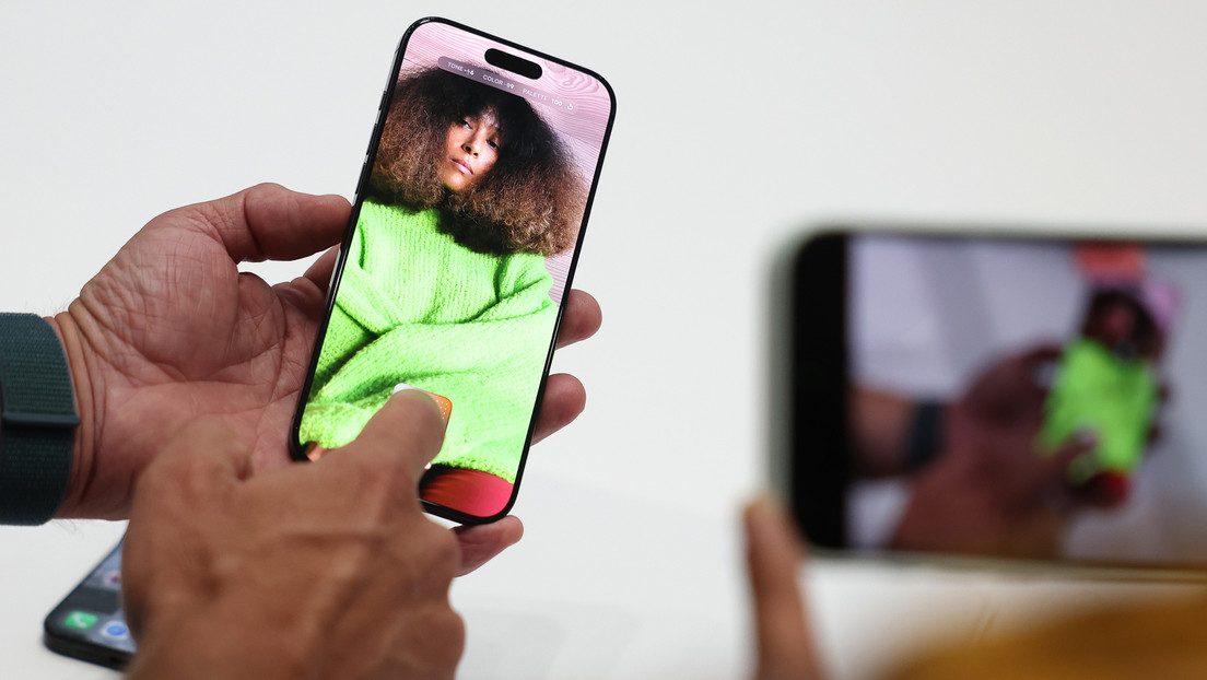 ¿Tienes un iPhone? Esta nueva función envía por defecto datos de tus fotos a Apple