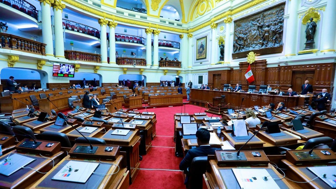 Congreso de Perú da primer paso para restituir la firma de Fujimori en la Constitución de 1993