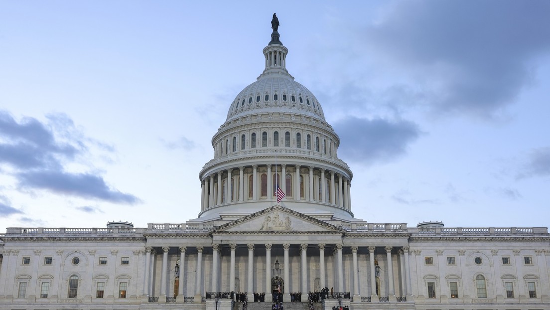 Un hombre intenta acceder al Capitolio con un machete y cuchillos