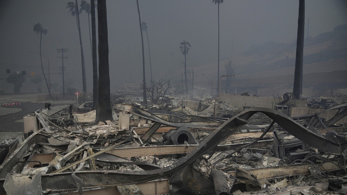 Imágenes apocalípticas de Los Ángeles tras los devastadores incendios (VIDEOS)