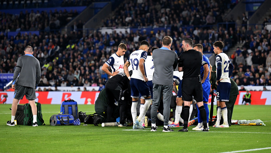 Rodrigo Bentancur se desploma en pleno partido y los médicos lo retiran del campo