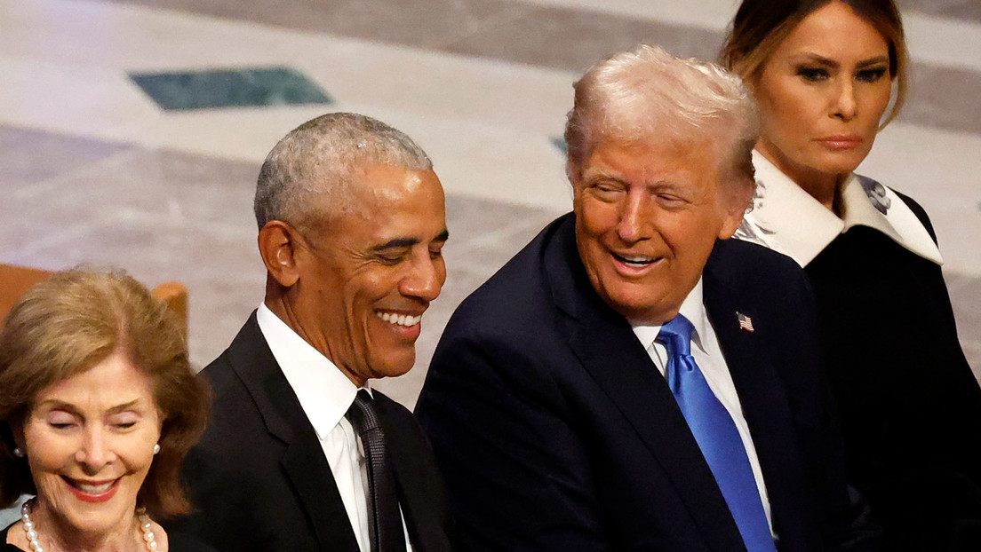 VIDEO: Trump y Obama charlan y se ríen en el funeral de Jimmy Carter