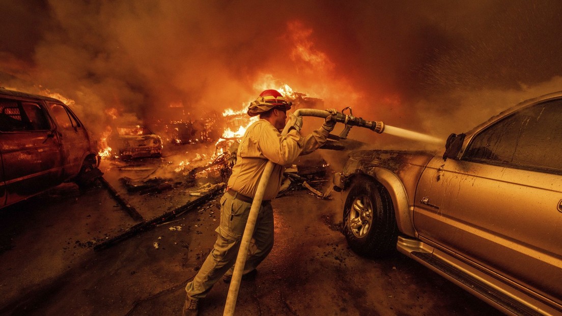 Explosiones de gas y coches en llamas por todos lados: el impactante testimonio de un superviviente de los incendios en California