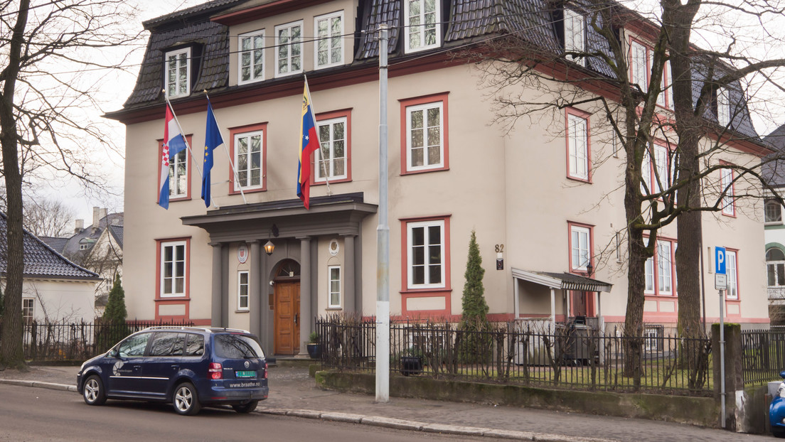 "Invasion and vandalism of the Venezuelan embassy in Norway sparks diplomatic tensions."