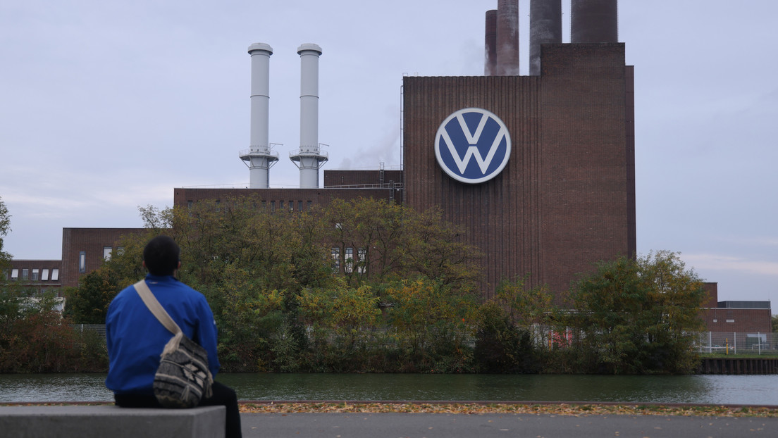 China 'acecha' las fábricas de coche en problemas como Volkswagen