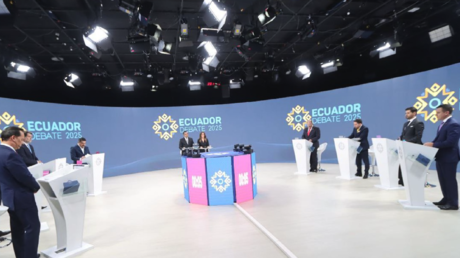 Favoritos sin verse las caras y un formato desgastado: lo que dejó el debate presidencial en Ecuador