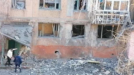 FUERTE VIDEO: Ciudad de Donbass amanece bajo una lluvia de proyectiles de racimo de Kiev