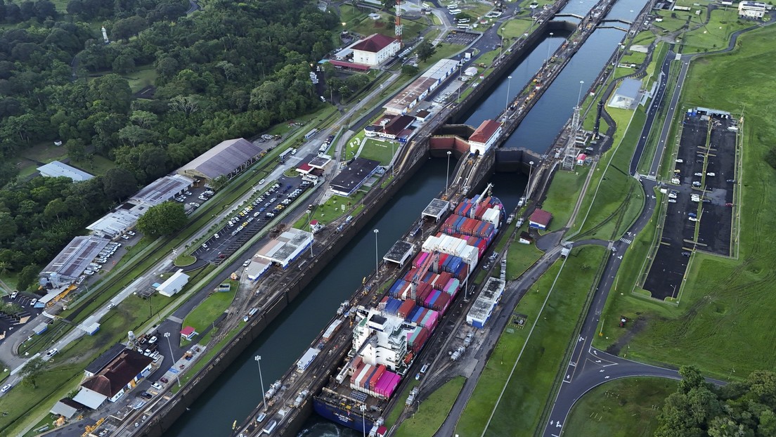 Panamá permite el tránsito gratuito de barcos de EE.UU. por el canal