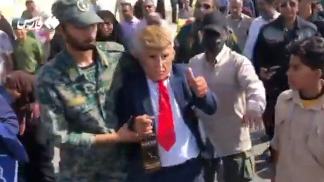 Detienen a un 'Trump' borracho en Irán durante una marcha (VIDEO)