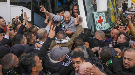 VIDEOS: Una multitud da la bienvenida a presos palestinos liberados