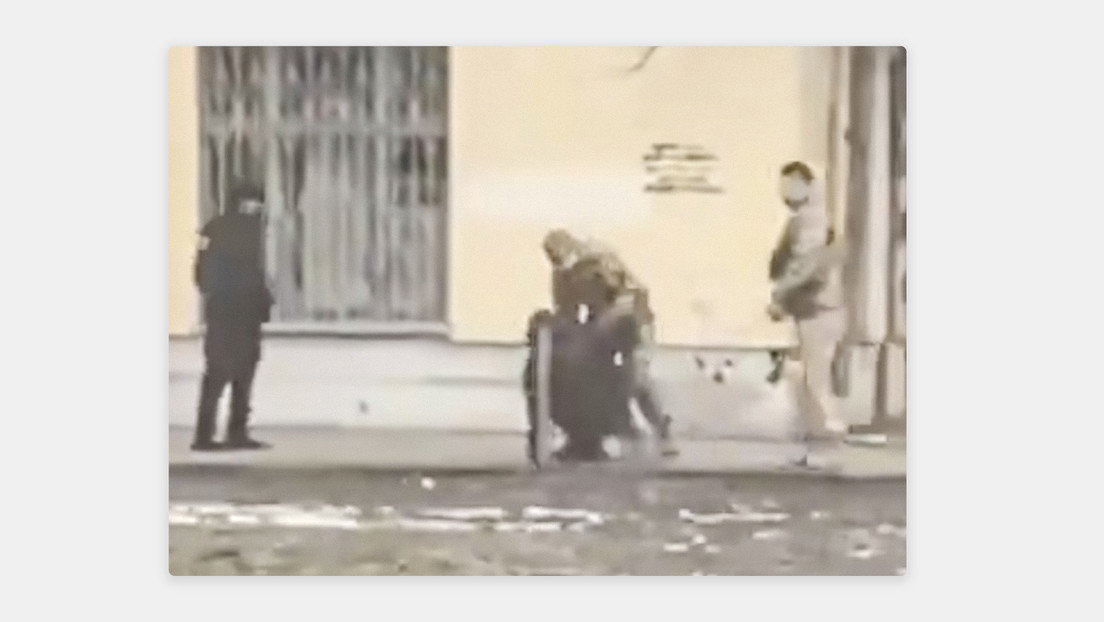 VIDEO: Reclutadores ucranianos derriban a un hombre en la calle