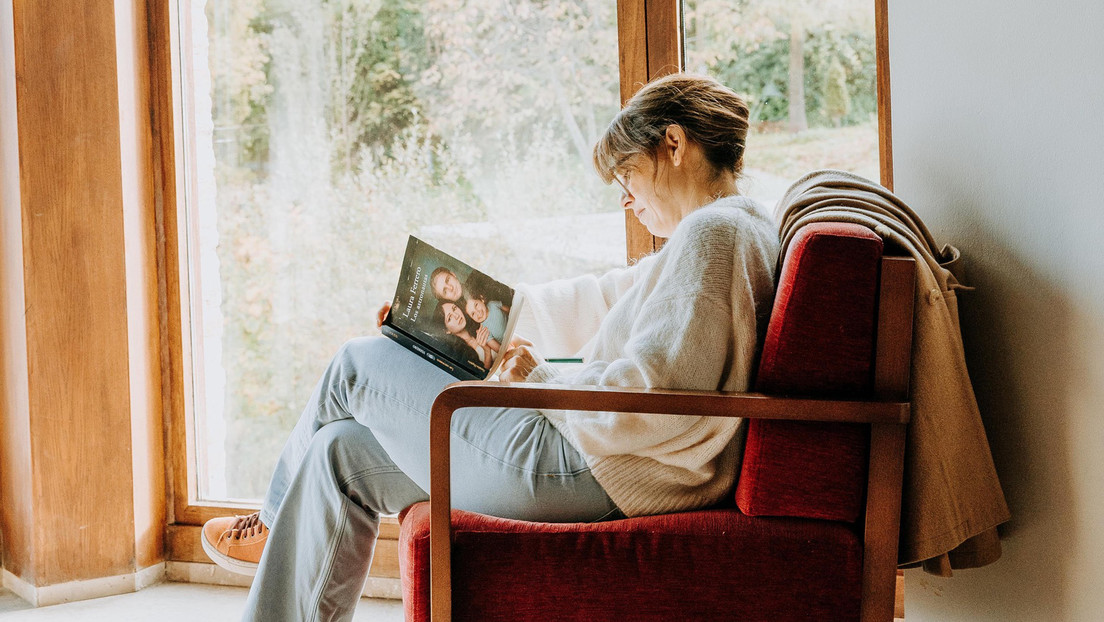 Retiros de lectura, détox digital y 'teléfonos tontos': ¿está la salud mental peleada con la tecnología?