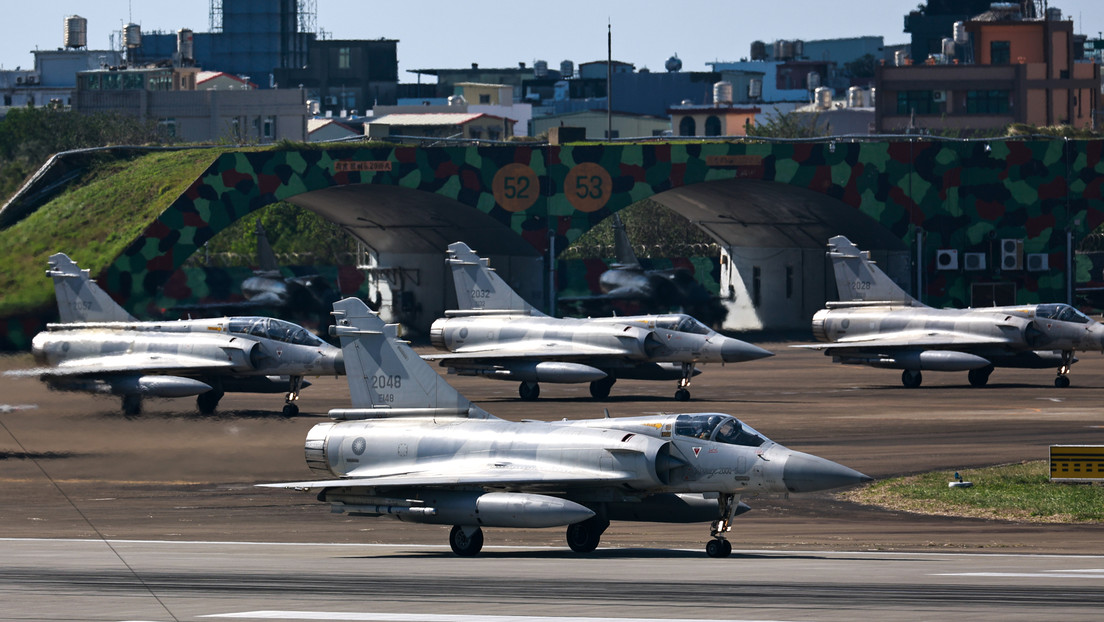 Militares chinos lanzan una advertencia a Taiwán