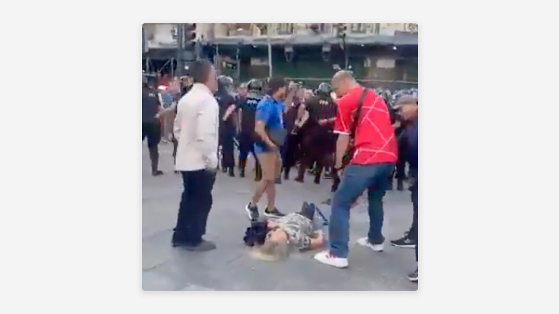 VIDEO: La brutal agresión policial a una anciana en protesta de jubilados en Argentina