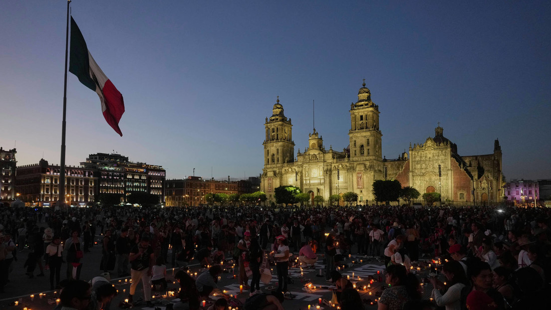 "México no es un país, es una fosa": Tensión ante el Palacio Nacional durante la vigilia por Teuchitlán (VIDEOS)