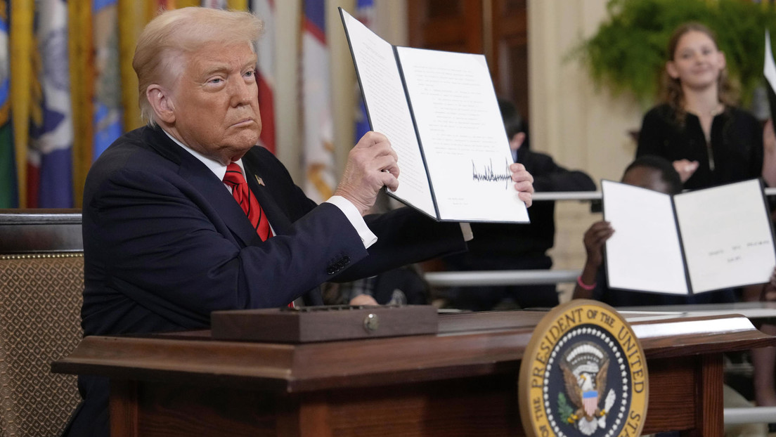 Trump decreta desmantelar el Departamento de Educación