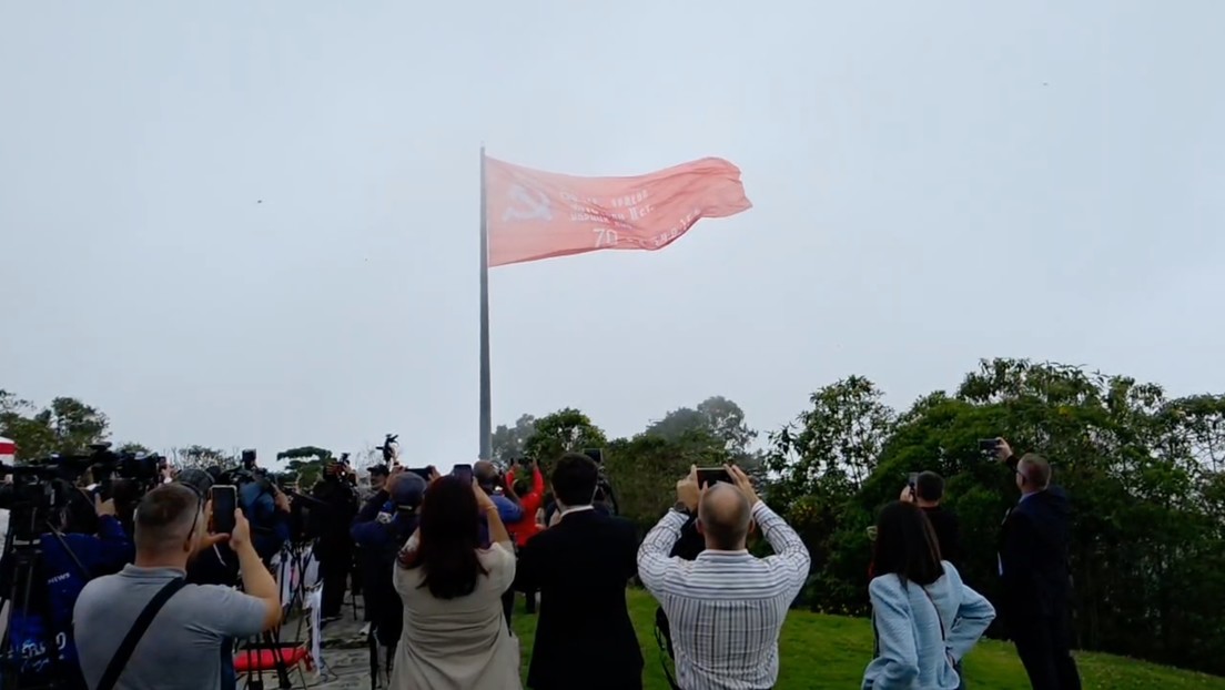 Caracas rinde homenaje a los héroes del Ejército Rojo con el izado de la Bandera de la Victoria