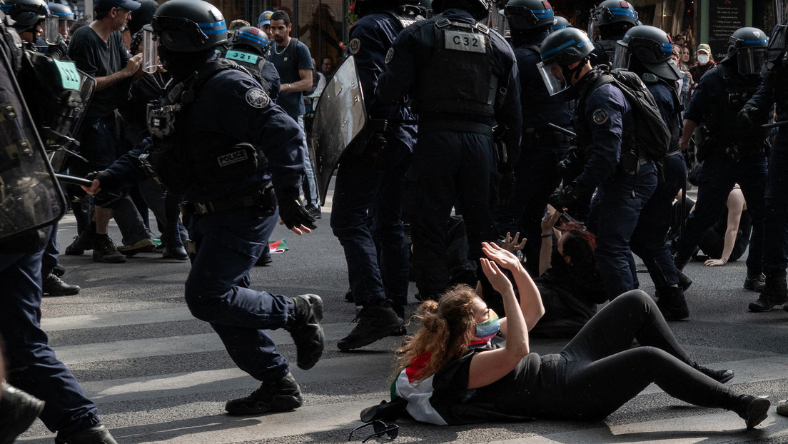 VIDEO: Gases lacrimógenos y violencia policial acompañan las marchas por el 1 de mayo en París