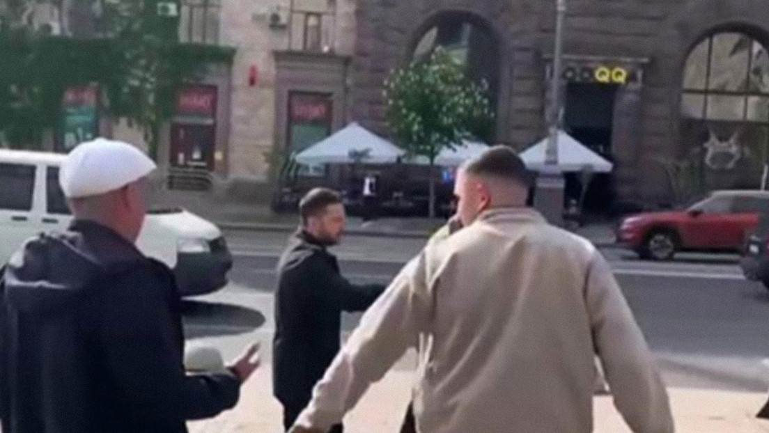 VIDEO: 'Diputado' borracho intenta acercarse a Zelenski en el centro de Kiev