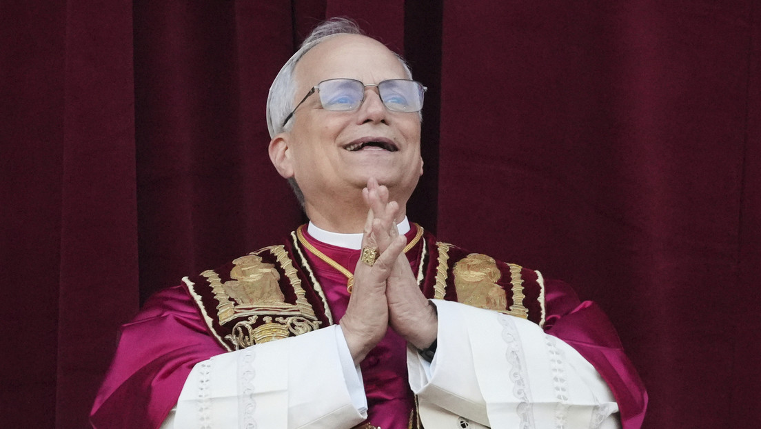 VIDEO: Cardenales aplauden a León XIV en la Capilla Sixtina