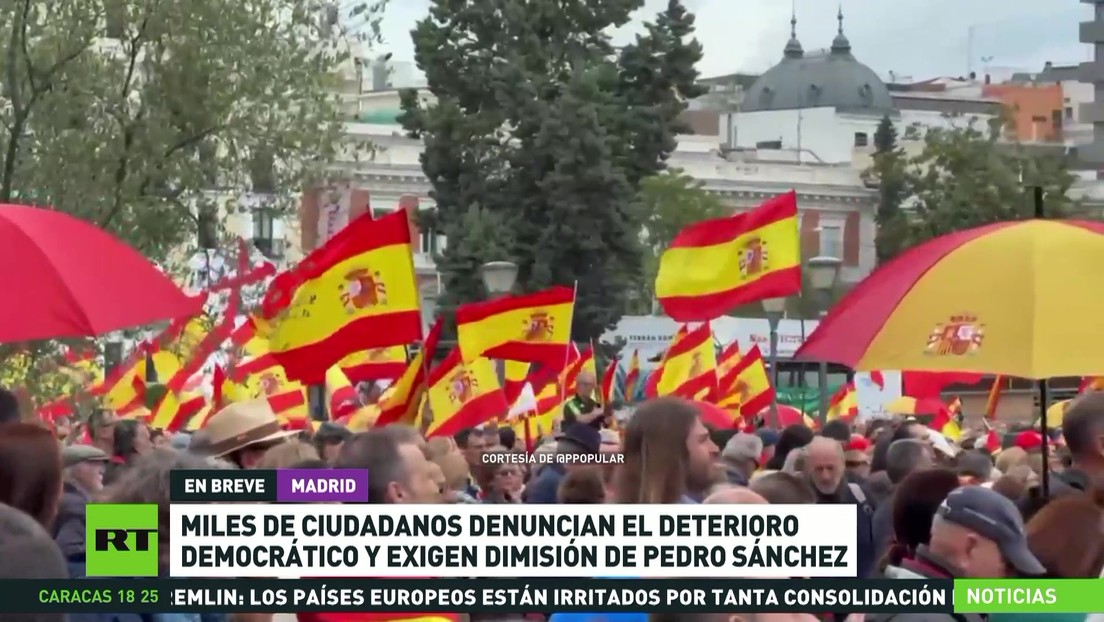 Miles de españoles denuncian el deterioro democrático y exigen dimisión de Pedro Sánchez