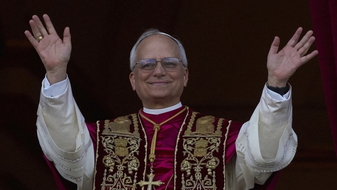 El Vaticano presenta el escudo y el lema del nuevo papa (IMAGEN)