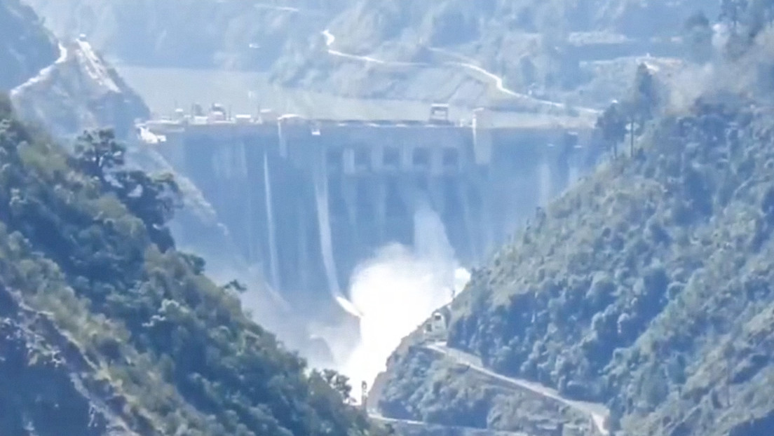 VIDEO: La India abre una presa y el agua fluye hacia Pakistán