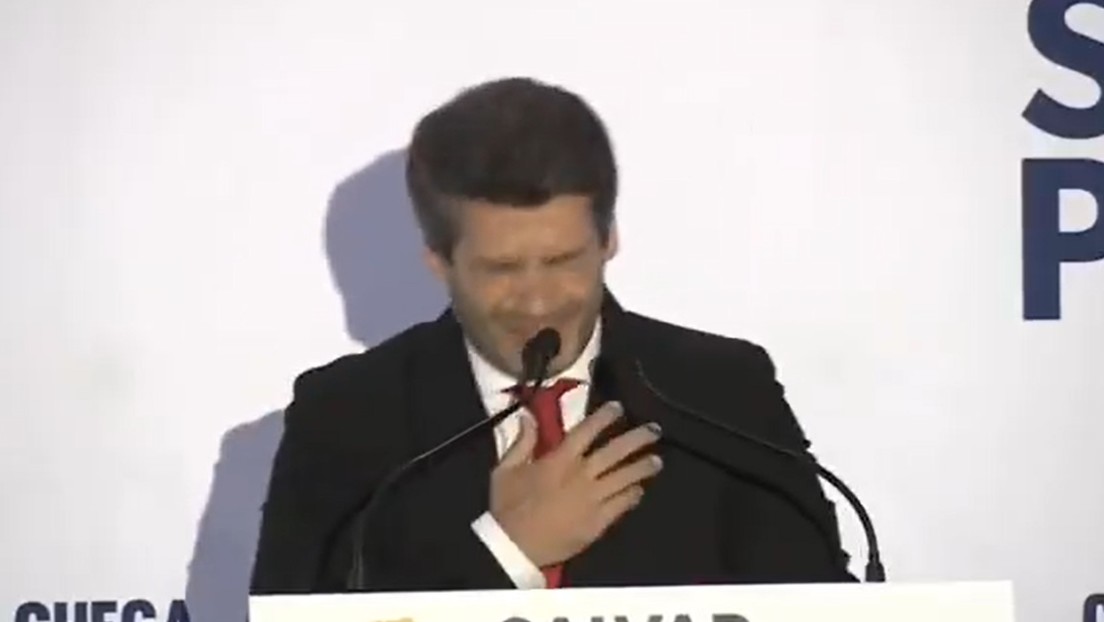 VIDEO: El líder de la extrema derecha portuguesa se desmaya en pleno discurso