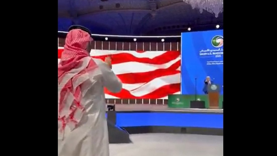 VIDEO: El gesto entre el príncipe heredero saudita y Trump al terminar su discurso en Riad