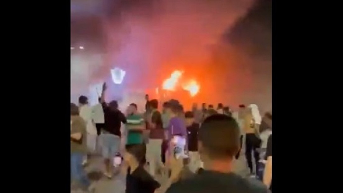 VIDEO: Coches en llamas y tiroteos en la capital de Libia en medio de protestas