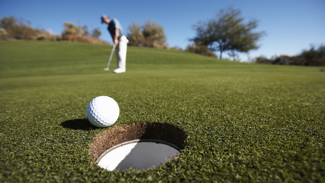 FOTO: Un ave de gran tamaño ataca a un amigo de Trump en un campo de golf