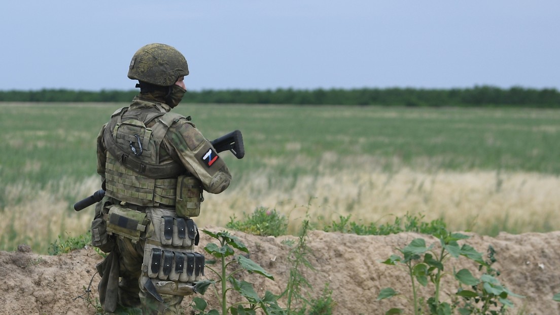 Tropas de Kiev huyen de las fuerzas rusas durante la liberación de una localidad