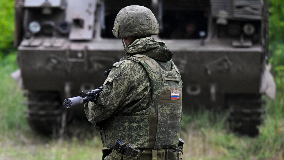 Tropas de Ucrania toman a militares rusos por sus compañeros y les proporcionan comida durante días