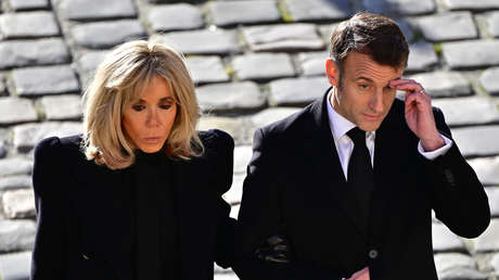 Macron reacciona tras la bofetada que le dio su mujer