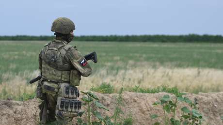 Tropas de Kiev huyen de las fuerzas rusas durante la liberación de una localidad