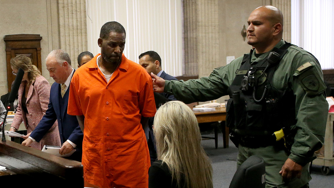 El cantante R. Kelly denuncia complot para asesinarlo en prisión