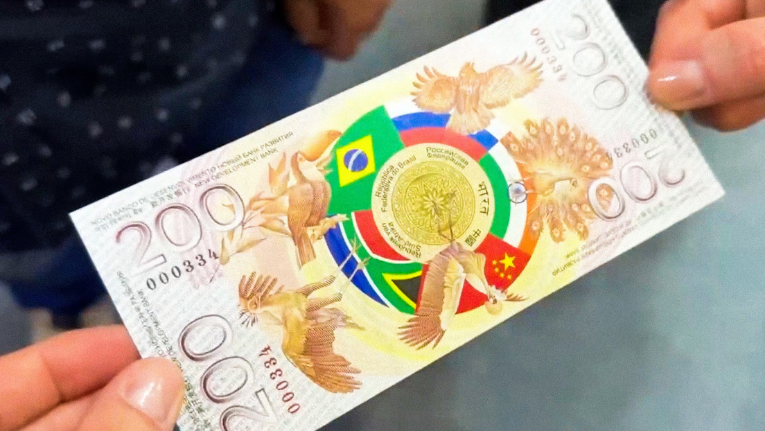 VIDEO: Presentan billete de 200 rublos del BRICS en el Foro Económico Internacional de San Petersburgo