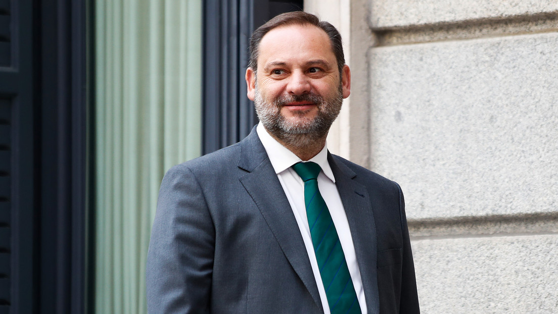Una actriz porno estaba en casa del exministro español Ábalos durante el registro policial