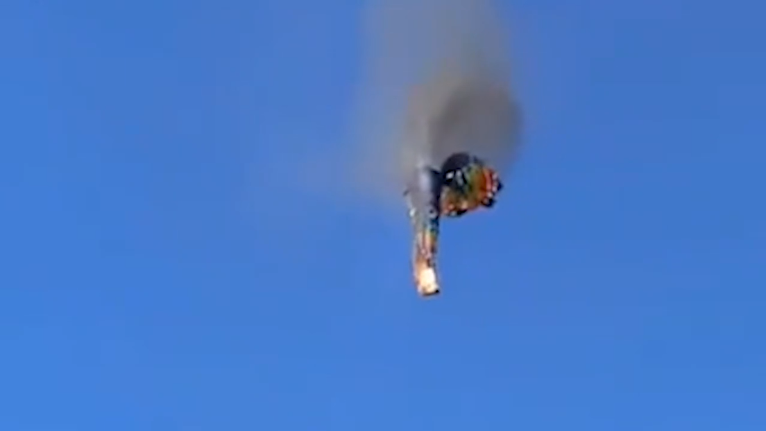 FUERTES IMÁGENES: Globo aerostático con 22 personas a bordo se incendia en el aire y cae