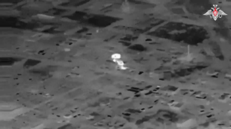 VIDEO: Drones rusos Guerán explotan un almacén de vehículos aéreos no tripulados
