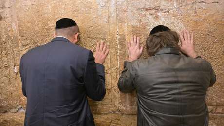 VIDEO: Milei rompe en llanto en el Muro de las Lamentaciones en Jerusalén