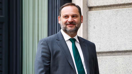 Una actriz porno estaba en casa del exministro español Ábalos durante el registro policial