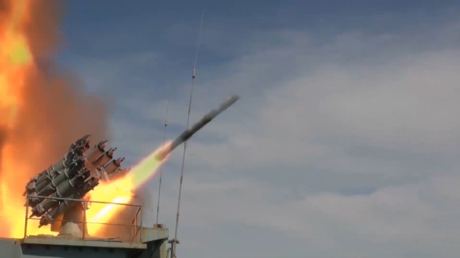 Buques de la Armada rusa se entrenan en tiro real en mares del Pacífico (VIDEO)