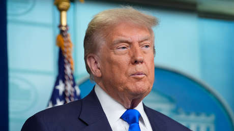 Trump firma un decreto que levanta sanciones impuestas a Siria
